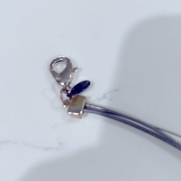 Chicos necklace. Silver leather strands with adjustable clasp - Picture 5 of 5